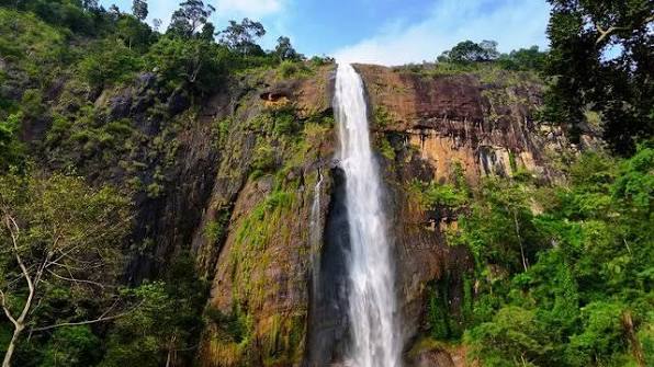 Diyaluma Waterfall Nature Tour Sri Lanka